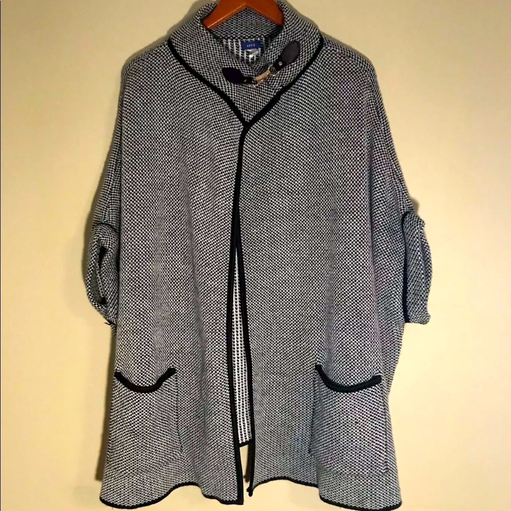 Apt 8 Clasp Shawl